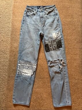 Hollister High-Rise Mom Jeans